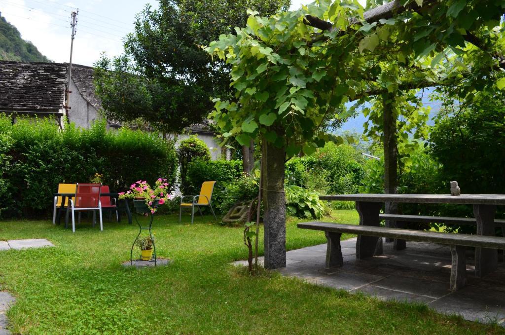 Hotel Garni Maggia Giumaglio Zewnętrze zdjęcie